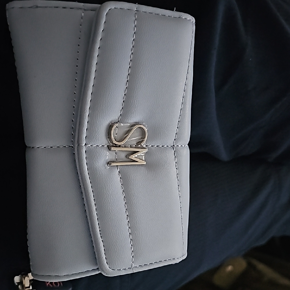Sleek Blue Wallet with Metallic Accent and Matte Finish